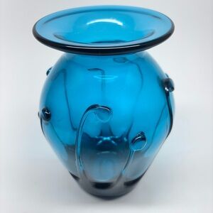 Bruce Cobb Art Glass Teal Vase Vintage Lily Pad Pattern Signed Pittsfield, NH 7”